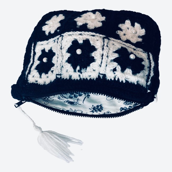 Vintage Granny Square Zip Bag Black & White with Pearls Handmade - Picture 2 of 8